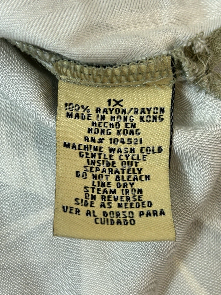 Top delantero con botones La Cabana para mujer 1X verde estampado tropical hawaiano manga corta Foto 4 de 4