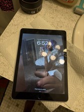 Apple iPad Charger Included