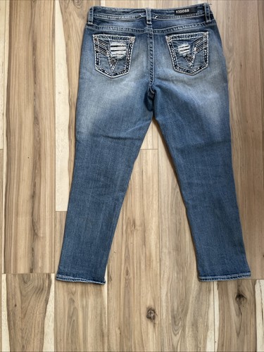 Vigoss Women's Capri Heritage Fit Denim Jeans Size S8 L25 Medium Wash Distressed