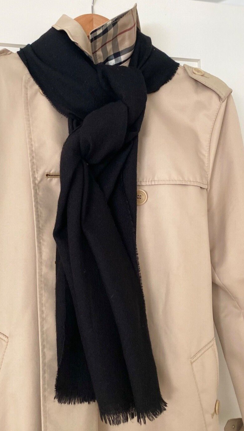 AUTH Burberry Black Rectangular Scarf with Equest… - image 6