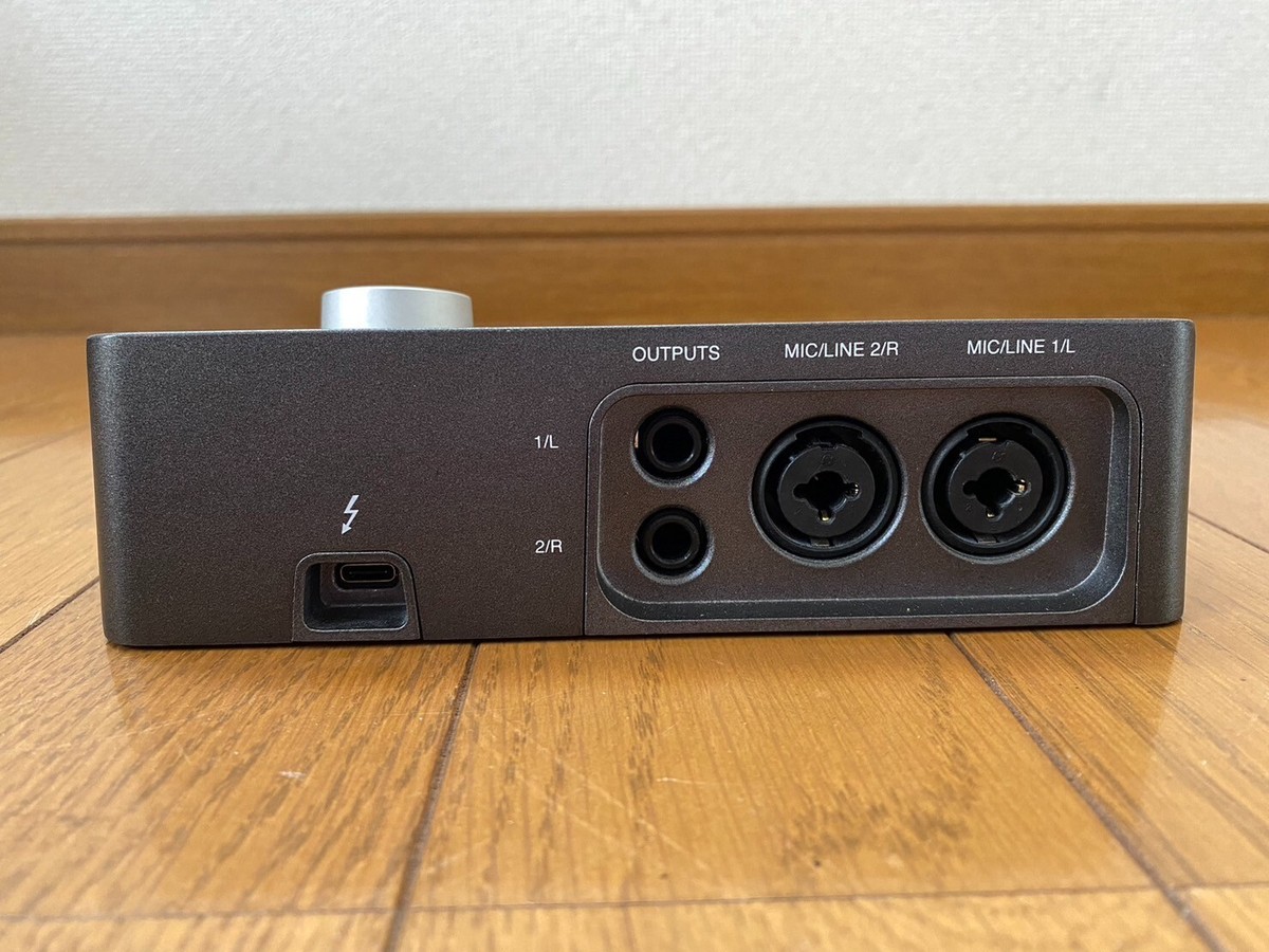 Universal Audio Arrow Thunderbolt 3 2 x 4 Channels 192 KHz Universal Audio Arrow Thunderbolt 3 2 x 4 Channels 192 KHz