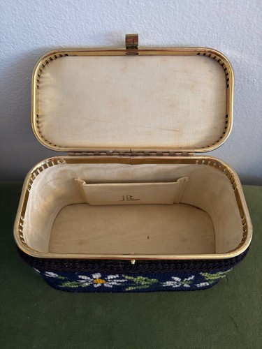 Mid century vintage JR Julius Resnick Needlepoint box purse lucite. EXCELLENT. - Picture 8 of 11