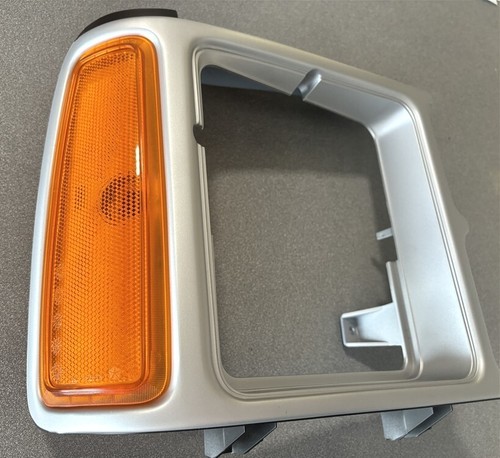 Bisel de puerta y marcador lateral derecho plateado OEM Dodge Dakota 1987-1990 - Imagen 2 de 3