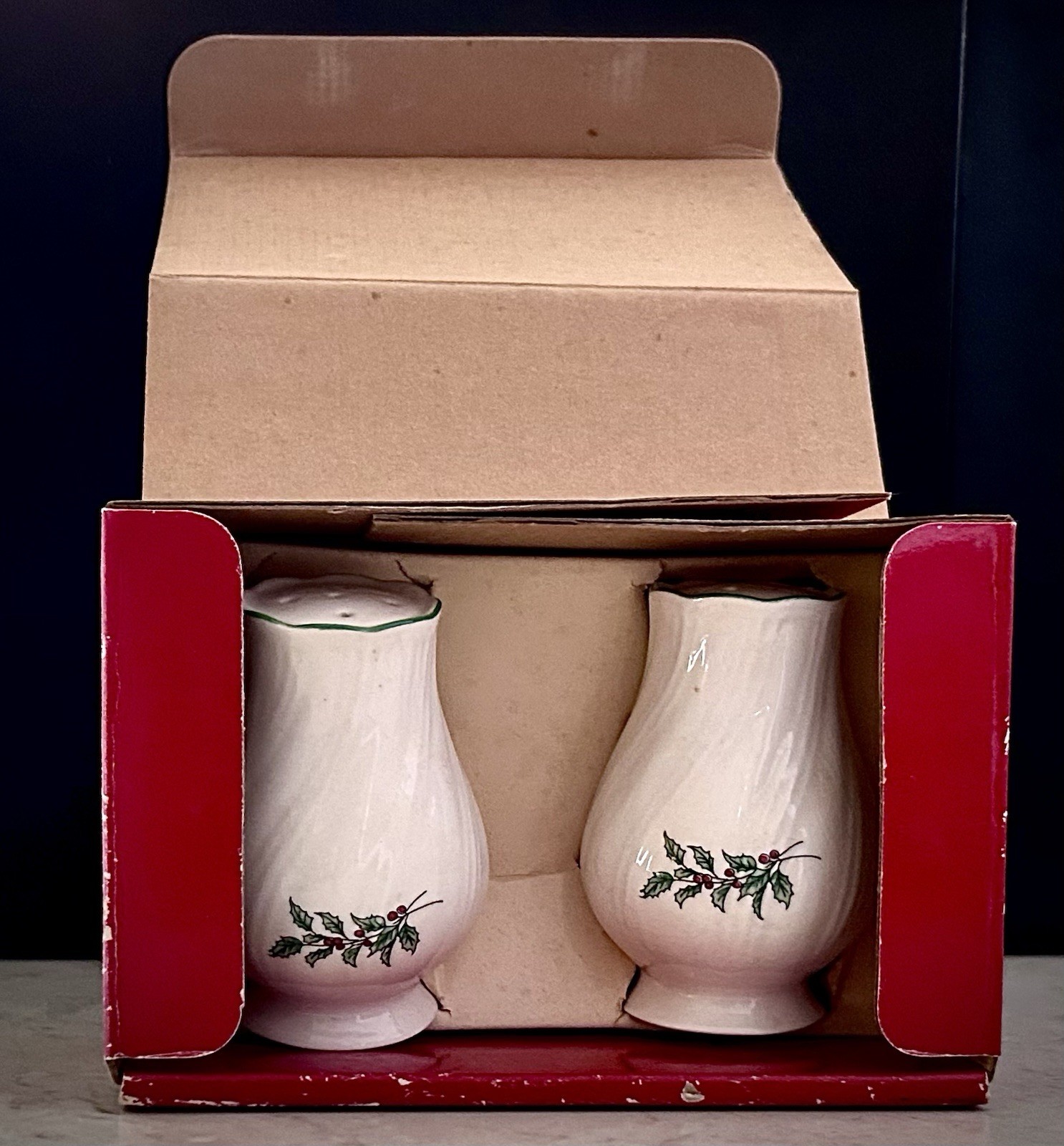 Nikko Japan Happy Holidays Porcelain Salt & Pepper Shakers Holly Design! READ!