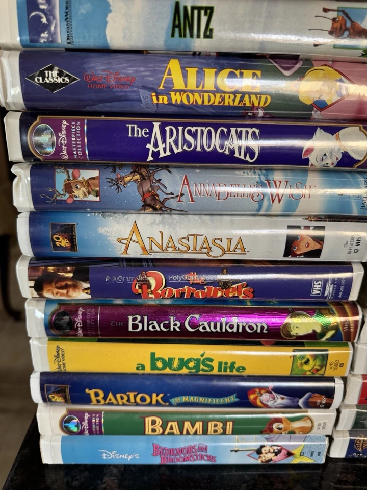 Disney VHS & Masterpiece Collection Lot of 34 - Mickey, Dumbo, Pooh, Cinderella Foto 2 de 4