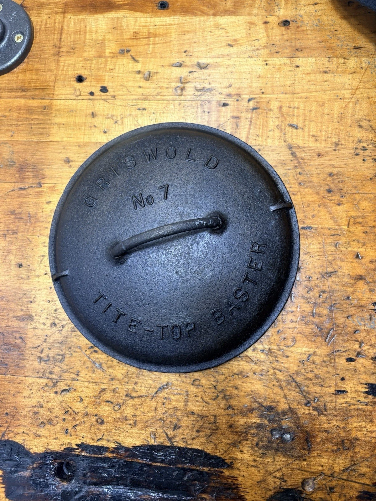 Griswold Tite Top No. 7 Baster Dutch Oven Lid. A 2604. ( Small Crack )
