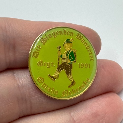 Die Singenden Wanderer Omaha Lapel Pin Nebraska 1991 Club Souvenir Vintage