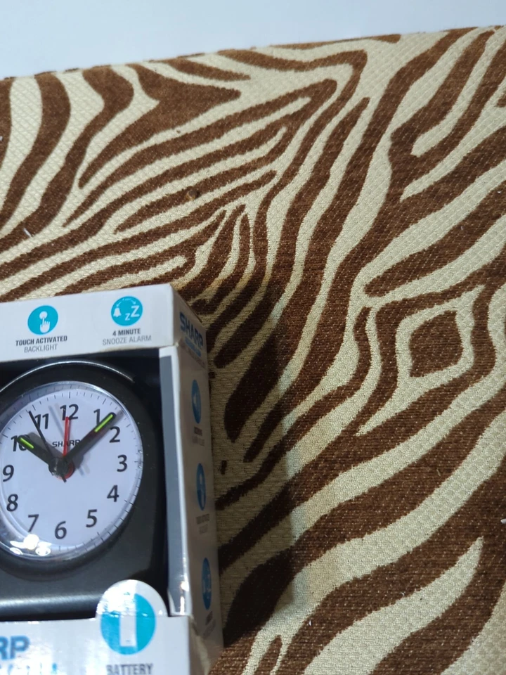 Sharp Quartz Black Analog Ascending Alarm Clock Battery Operated - New In Box - Image 3 of 4