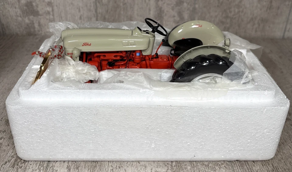 1/16 Ertl Ford 640 Precision Series #8 Tractor Diecast - Image 3 of 4
