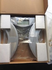 Bathroom scales with body fat and water analysis