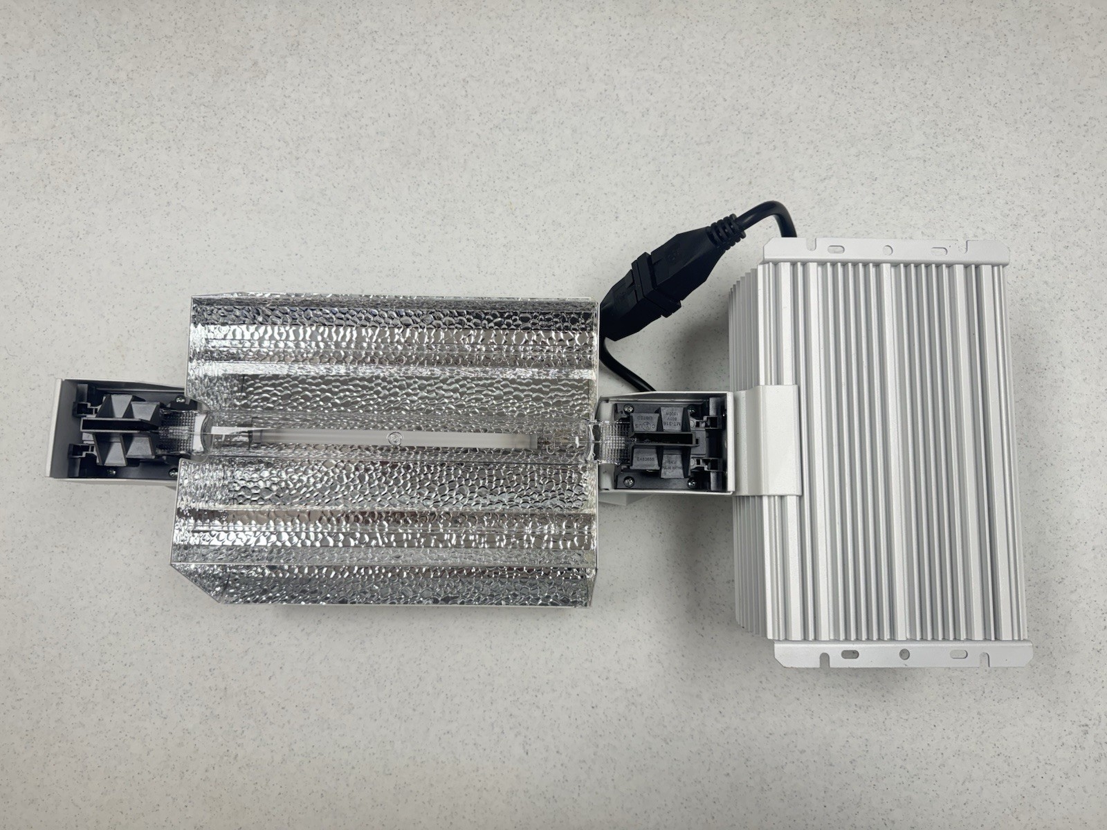 Ballast And Reflector, 2 New Bulbs - Dimmable