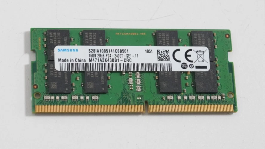 Samsung PC4-19200 (DDR4-2400) Bus Speed Computer RAM 16 GB Total