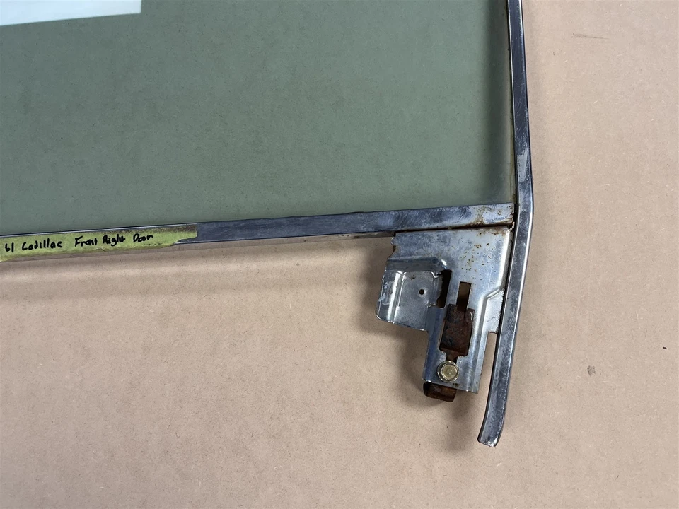 Cadillac Series 62 1962 puerta delantera derecha ventana vidrio sedán tintado  Foto 3 de 4