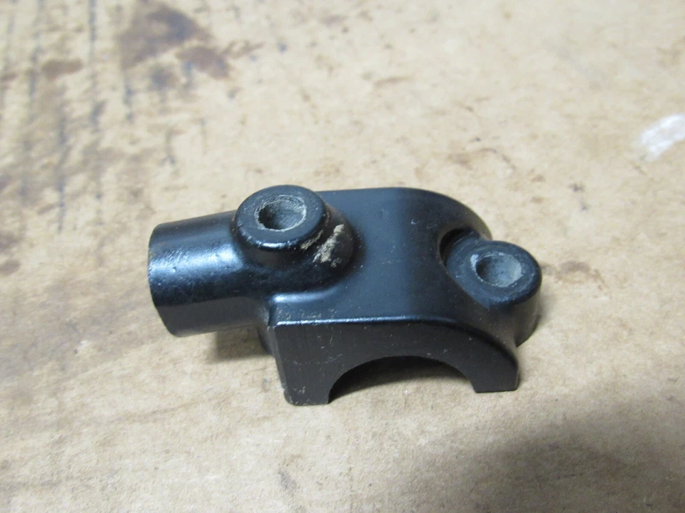 Soporte de abrazadera de cilindro maestro delantero Suzuki GS450L 1982 montaje de espejo 59671-44300 Foto 4 de 4