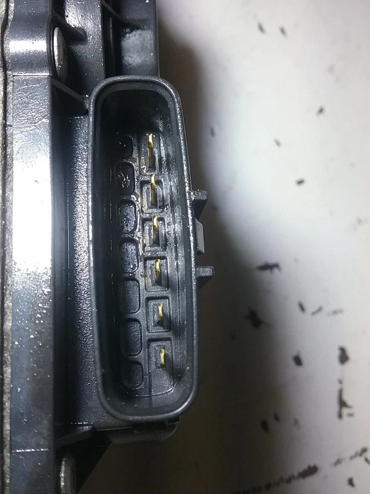 Conjunto de corpo de acelerador híbrido Toyota Prius 2010-2018 22030-37060 (1.8L V4) ZC105 - Imagem 3 de 4