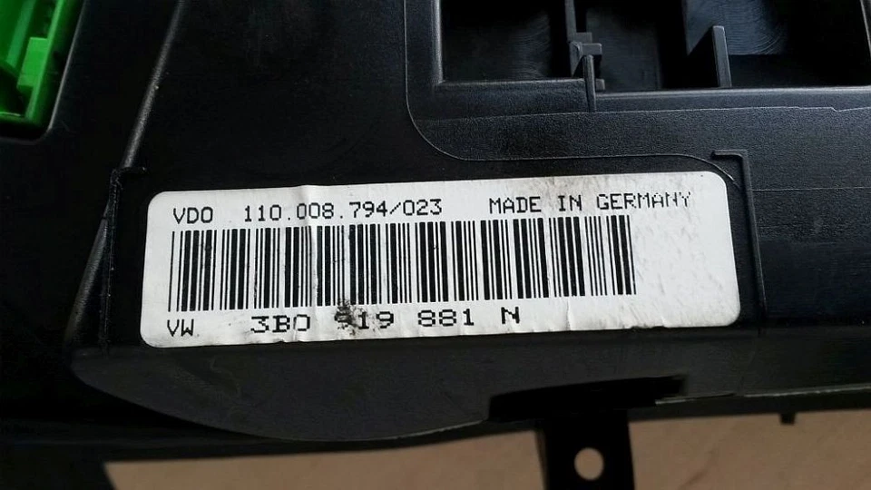 Tachometer Mit MFA 110.008.794/023 VW PASSAT VARIANT (3B5) 1.9 TDI - Bild 3 von 4