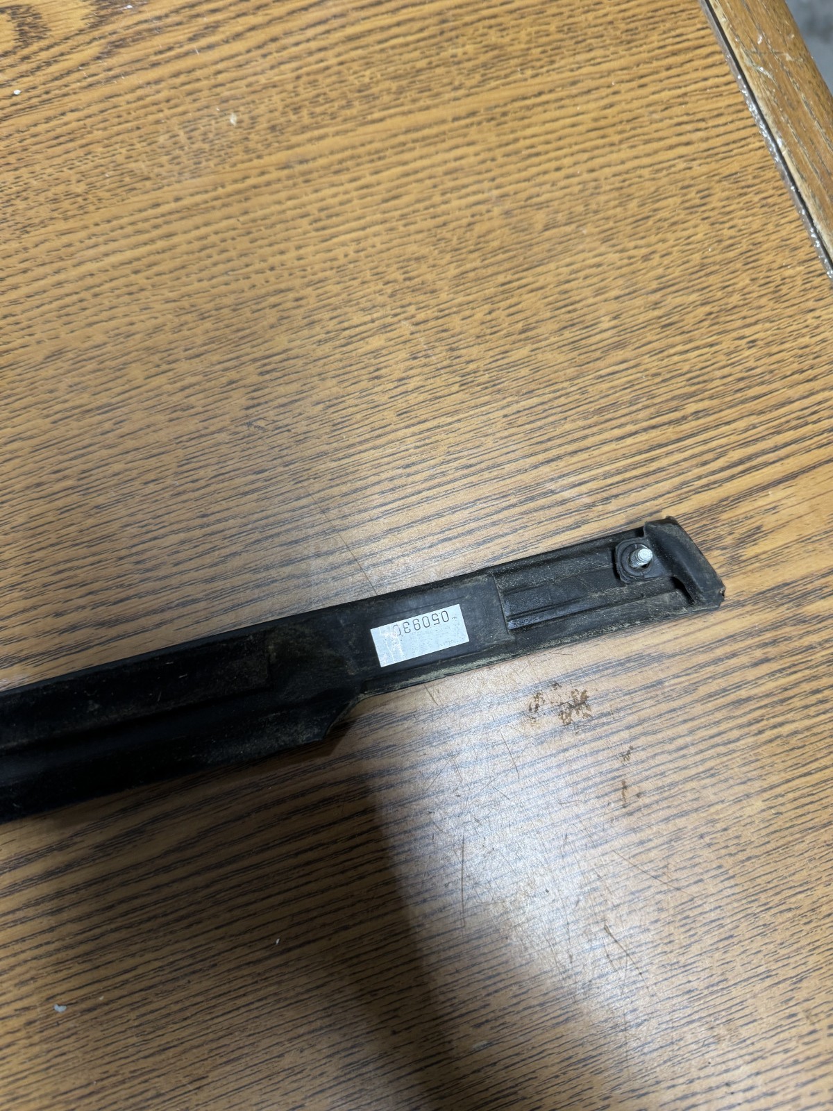 2004-2008 Maserati Quattroporte Left Front Side Door Window Belt Molding Black