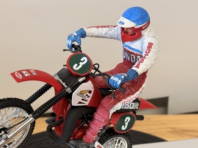 Built Tamiya Honda CR250R w/ Rider motocross motorcycle plastic