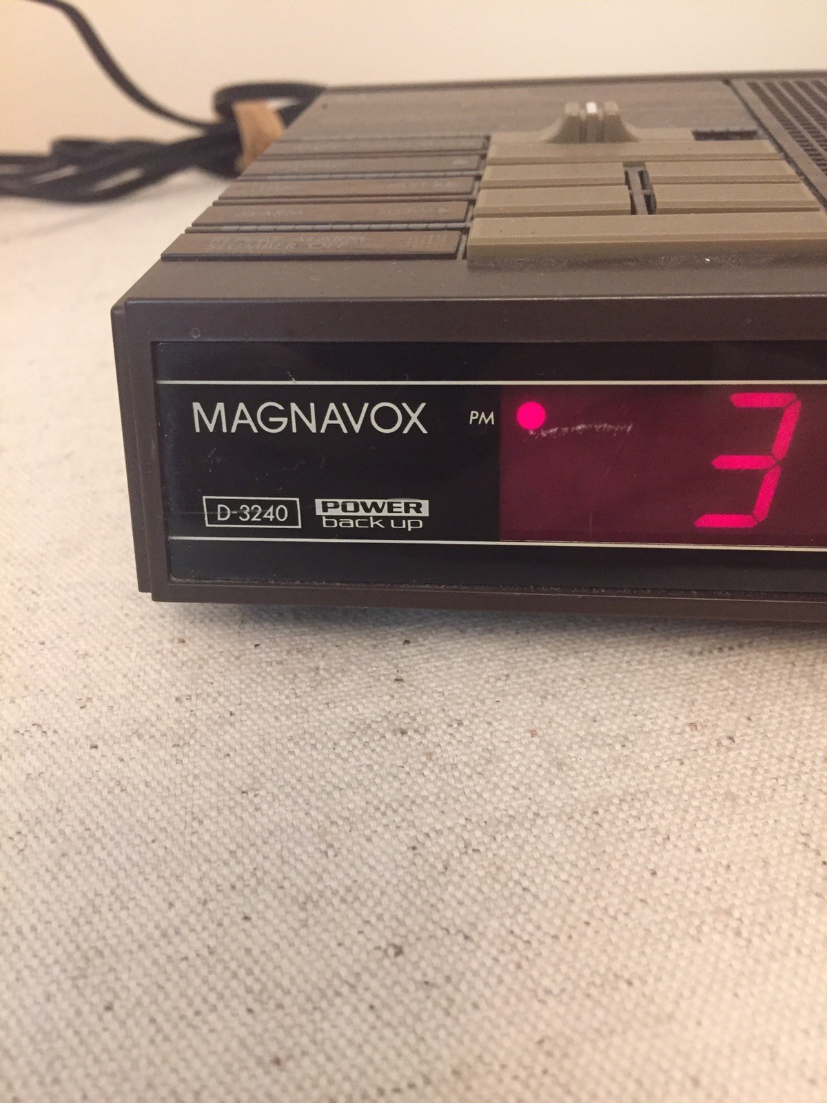 Vintage Magnavox Simulated Wood AM/FM Alarm Clock Radio Model D
