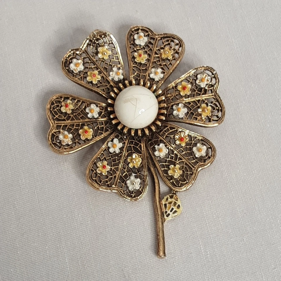 Broche Art Arthur Pepper Pansy tono bronce/latón metal esmalte blanco flores pequeñas Foto 3 de 4