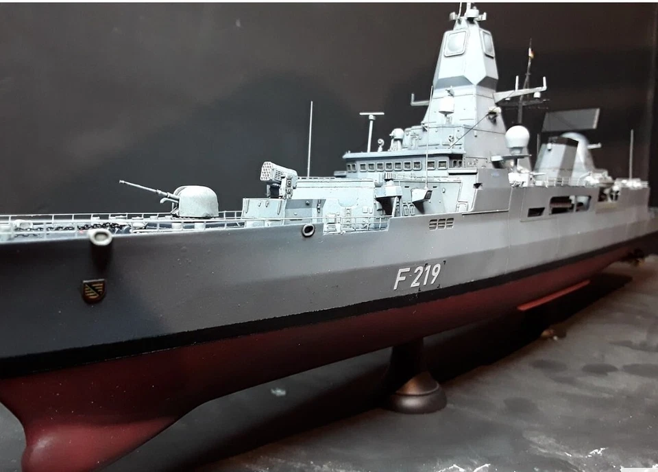 Takom Das Werk TAK6001 SACHSEN-CLASS FRIGATE 3 IN 1 - Maßstab 1:350 - Modellbau - Bild 3 von 4