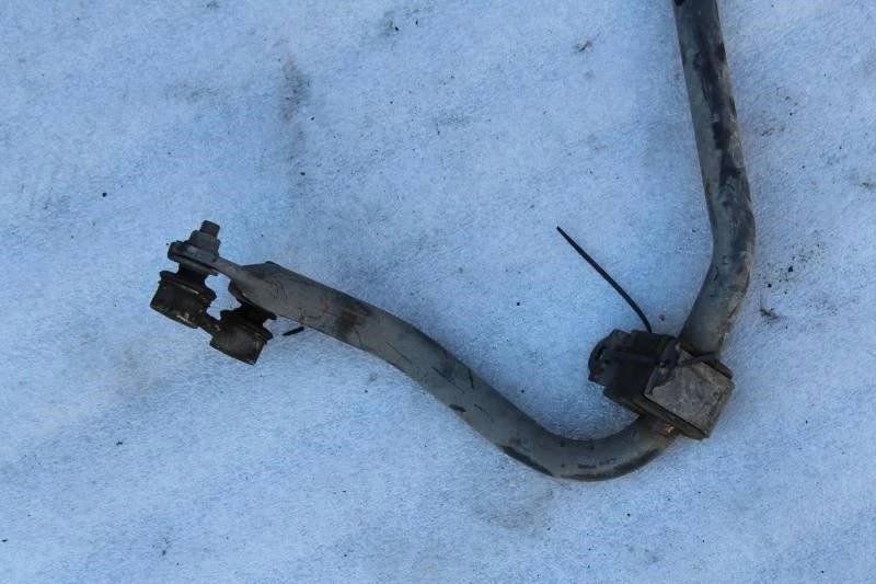 Barra estabilizadora trasera Lexus SC400 1996 Foto 3 de 4