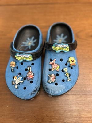 Crocs x SpongeBob Off Court Clog Blue Kids J1 Jibbitz Charms Read