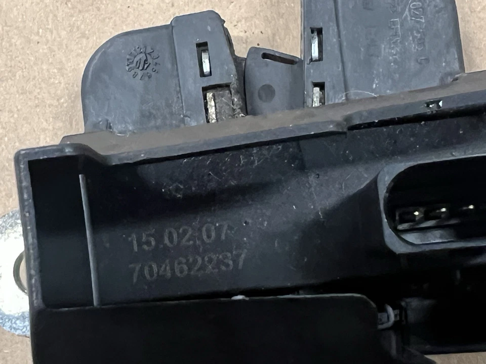 Pestillo trasero maletero con escotilla OEM VW 06-09 MK5 Golf GTI R32 Rabbit Foto 3 de 3