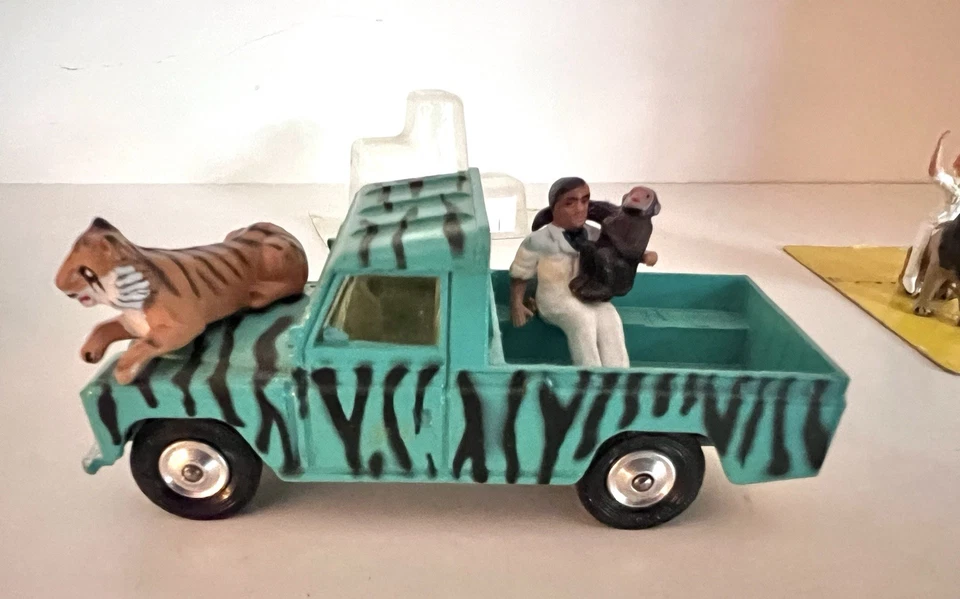 CORGI TOYS DAKTARI GIFT SET-GS7-NEAR MINT IN ORIGINAL BOX - MUST SEE SET WOW!! - Image 4 of 4