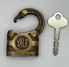 Working Vintage Antique Yale & Towne Mfg. Co. Miniature  Brass Padlock w/key L1