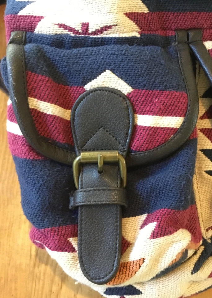Mochila Forever 21 XXI Suroeste Azteca Coloridos Bolsillos Forrados Cuero  Foto 3 de 4