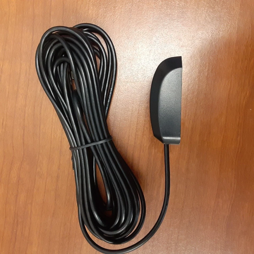 GPS Antenna Laird Technologies - 3-5V Micro  SMA Connector - Black - Image 2 of 4