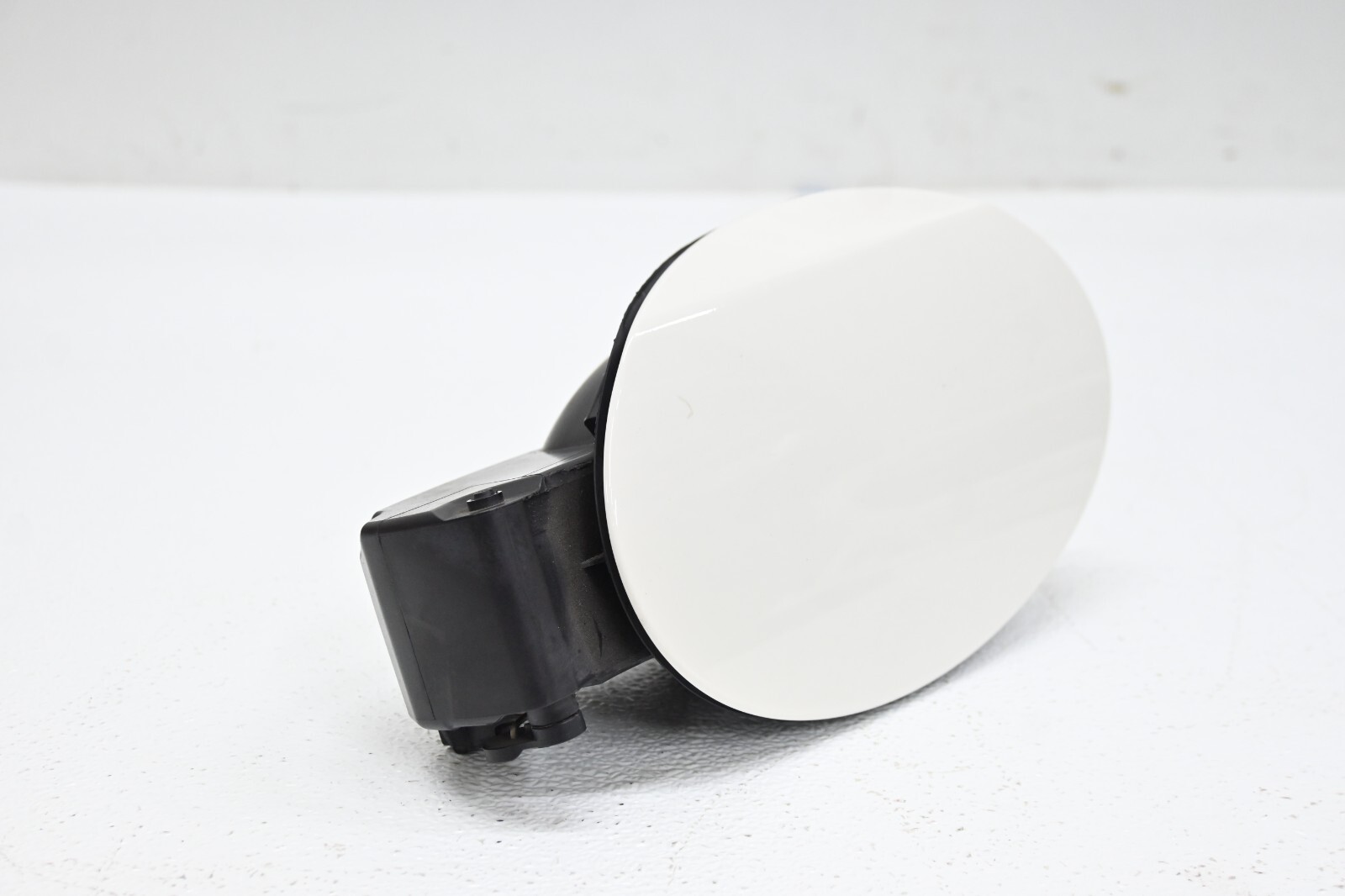 ⭐ 14-22 Maserati Ghibli Rear Gas Fuel Tank Carrier Pot Door Lid White Oem