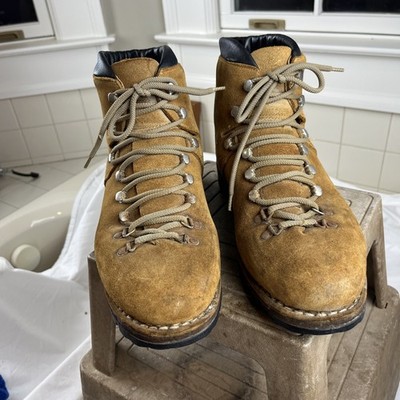Raichle  Suede Leather Hiking  Boots 9.5 D, Vibram Sole Mountains Trails Nature