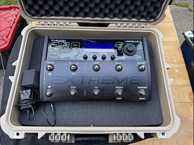 TC Helicon VoiceLive 3 Extreme with hard shell case