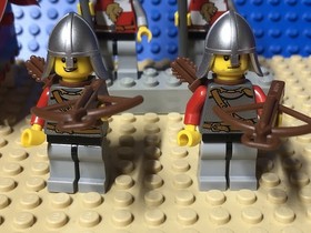 LEGO (8) Minifigures & Horse From 7946 King&rsquo;s Castle. Lion King, Dragon Knight