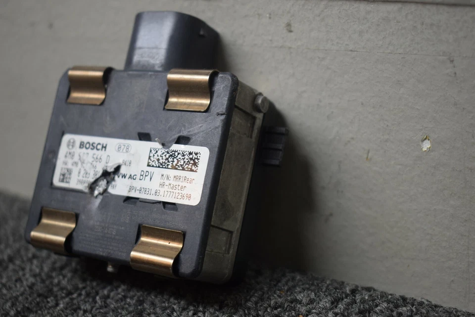 AUDI Q7 2013-2015 SENSOR DE PUNTO CIEGO FABRICANTE DE EQUIPOS ORIGINALES Foto 3 de 4