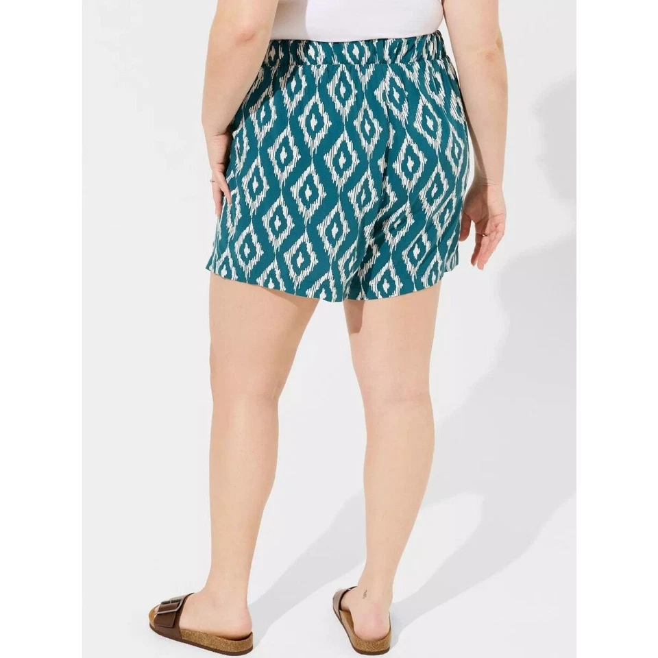 Pantalones Cortos TORRID Para Mujer 1X (1) Blanco Verde Azulado Elástico Pull On Resort Ikat Challis 4" Foto 3 de 4