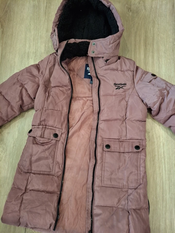 Chaqueta acolchada Reebok para niñas talla 6x rosa polvorienta Sherpa capucha atlética  Foto 2 de 4