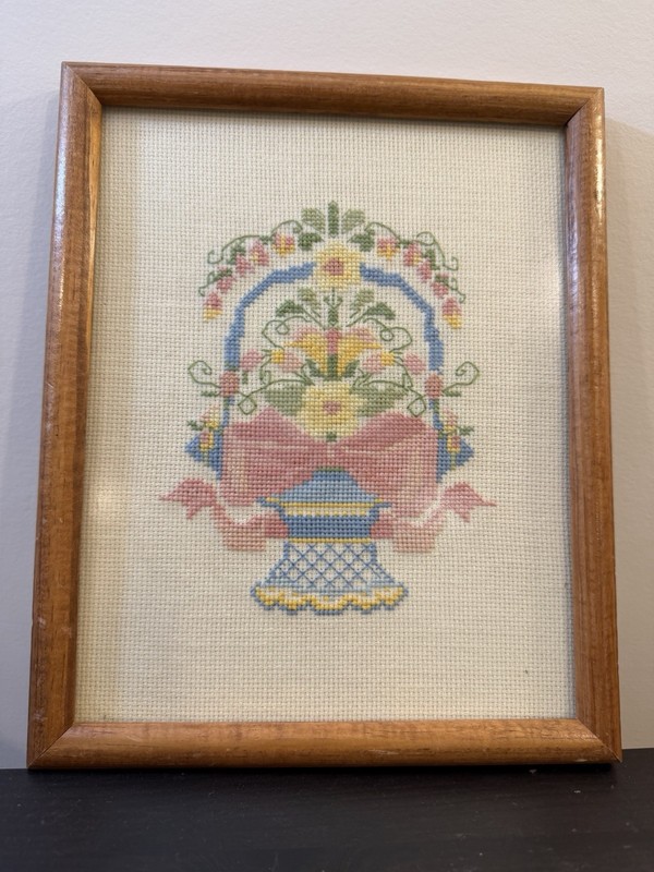 VTG CROSS STITCH/NEEDLEPOINT BASKET OFF FLOWERS  FRAMED COTTAGE CORE BOW PINK