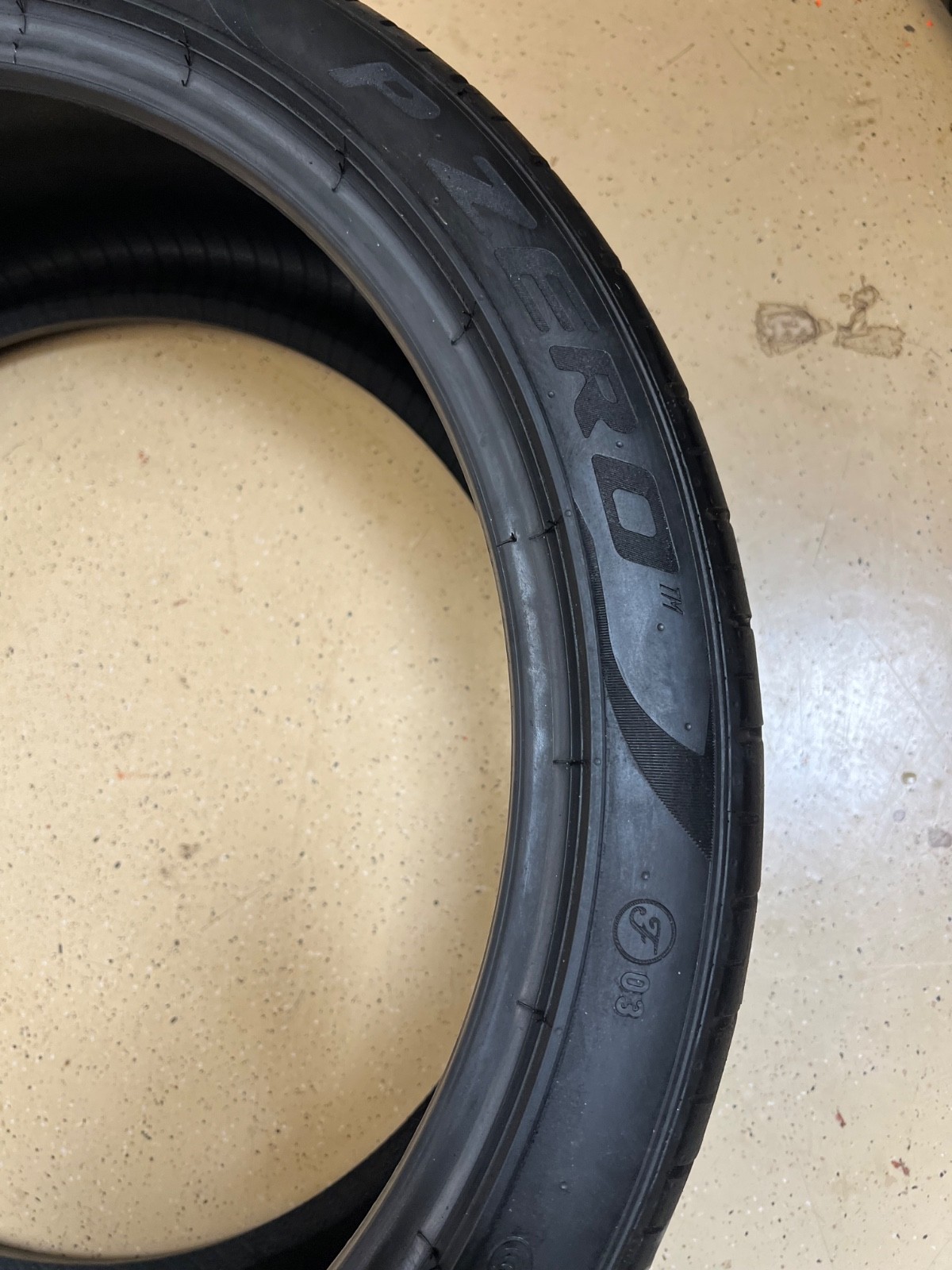 1 - NO REPAIRS 245/35ZR20 XL (95Y) Pirelli P Zero PZ4 (F03) Ferrari - 4040