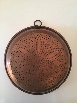 Ancienne passoire Cuivre Massif - déco Cuisine - Art De La Table XIXème Cuisine - Photo 1/2