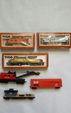 Vintage Tyco Union Pacific Diesel Locomotive And Freight Cars In Boxes Lor Of 6