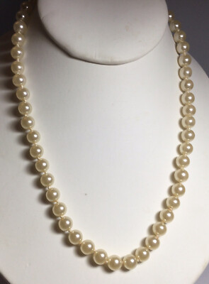 PRETTY VINTAGE 18  FAUX PEARL NECKLACE NICE LOOKING BARREL CLASP