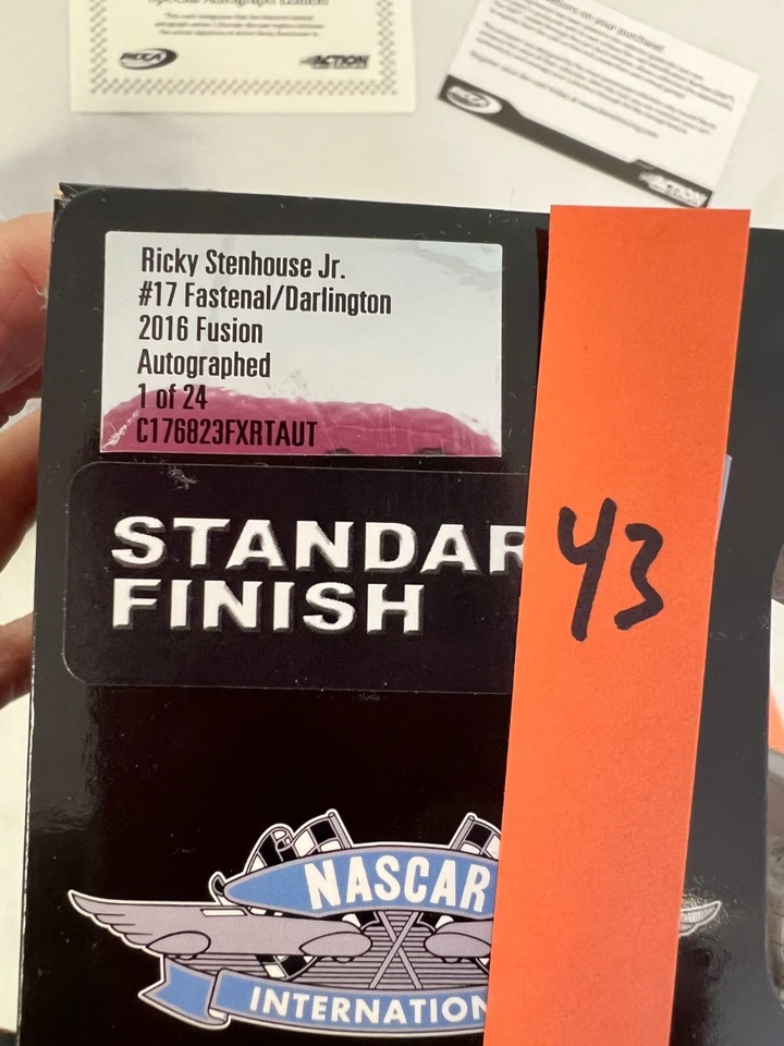 RARO RICKY STENHOUSE JR 2016 FIRMADO #17 FASTENAL DARLINGTON 6/24 COMO NUEVO ACABADO STD Foto 3 de 4