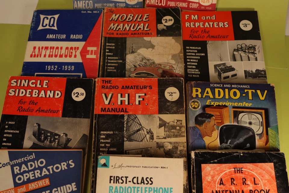Lot of 11 Vintage Ham Radio Antenna CB VHF ARRL Books & Manuals 1960s - Image 3 of 4