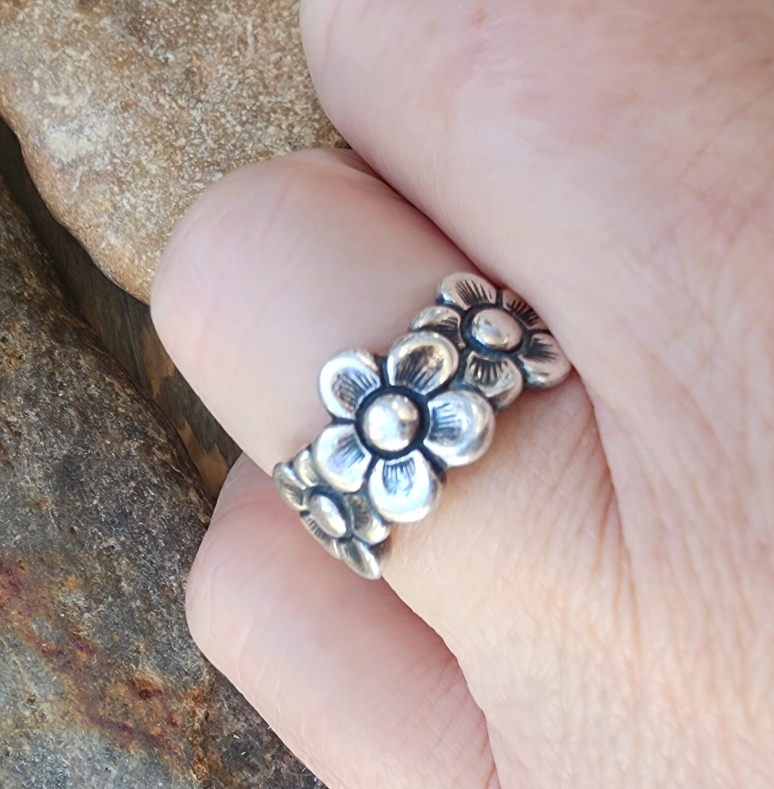 James Avery Size 7 Triple Flower Ring RETIRED Nice! S… Gem