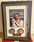 Gretzky-Howe Autographed Pucks Upper Deck Shadow Box JSA Cert — photo 1