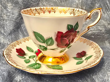 ROYAL STANDARD — RED VELVET — RUFFLED — 200 ml — CUP & SAUCER — PFV