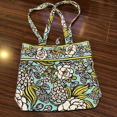 Beautiful, VERA BRADLEY Tote bag in the ISLAND BLOOM Pattern.